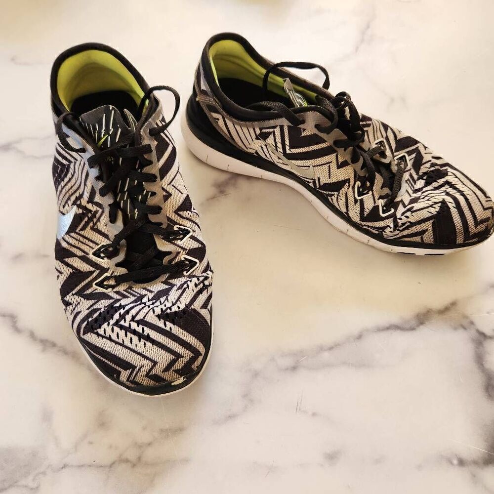 Nike zebra black white stripe geometric tribal size 8 adult unisex sneakers